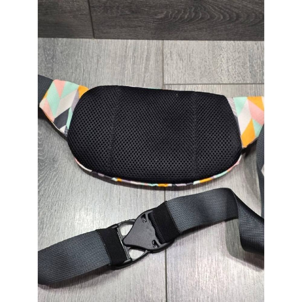 Kavu Spectator funny pack multicolor pockets Bag Chevron Sketch B000672 - Picture 5 of 9